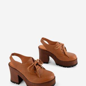 INTENTIONALLY BLANK. HOBBY PLATFORM CLOG. BRAND NEW. NEVER WORN. SIZE 8